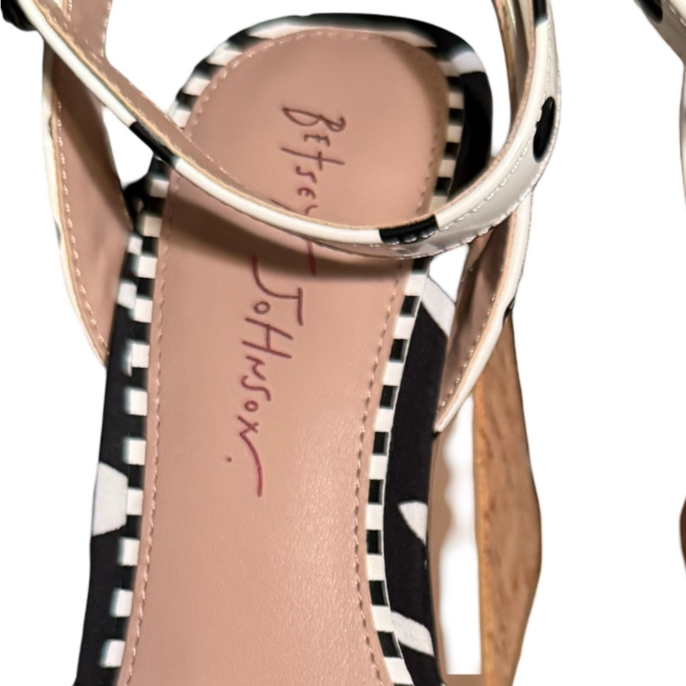 Betsey Johnson NWT Sprite Sz 7M Platform Block Heel Sandals Fruit Appliqué SH302 - Picture 6 of 14
